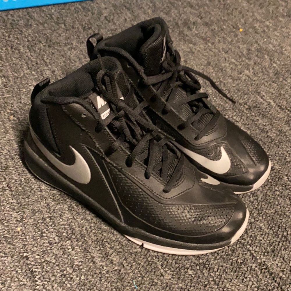 Nike Team Hustle D7